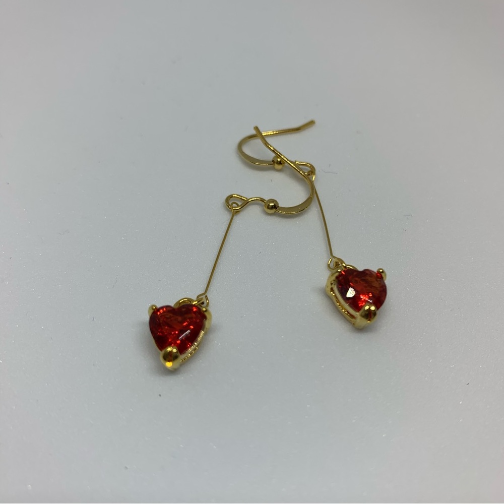 NEW Gold w red heart rhinestone delicate dangle earrings